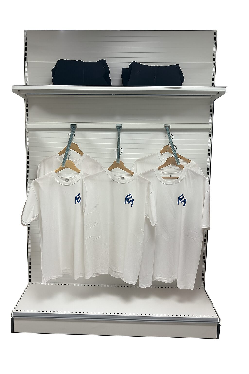  Gondole textile – Présentation vêtements sur cintres ou pliés.